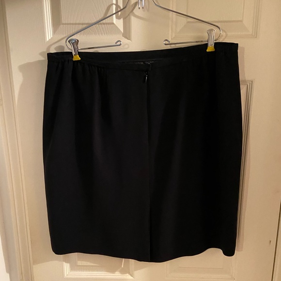 Skirt - Picture 2 of 3